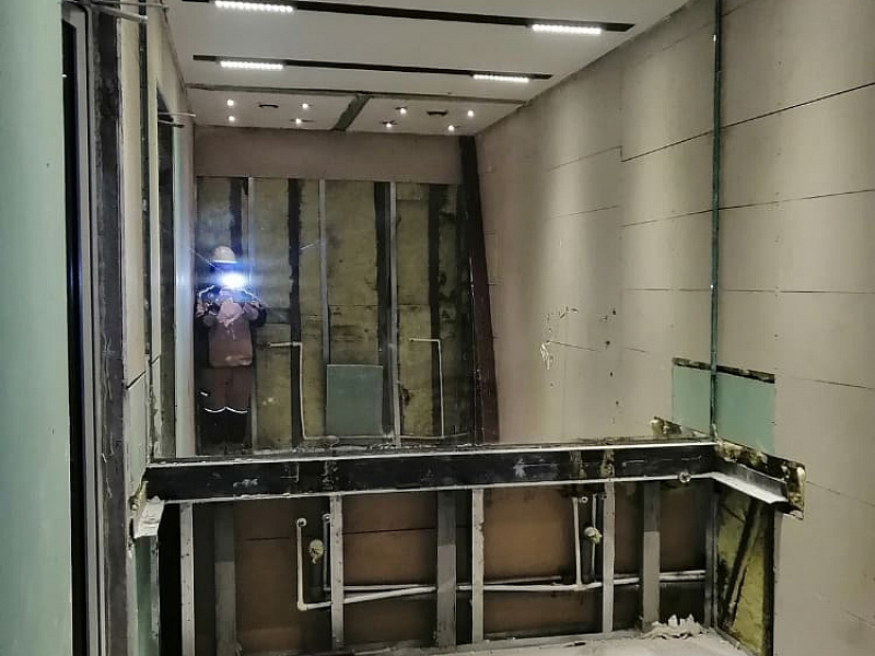 Демонтаж стола умывальников