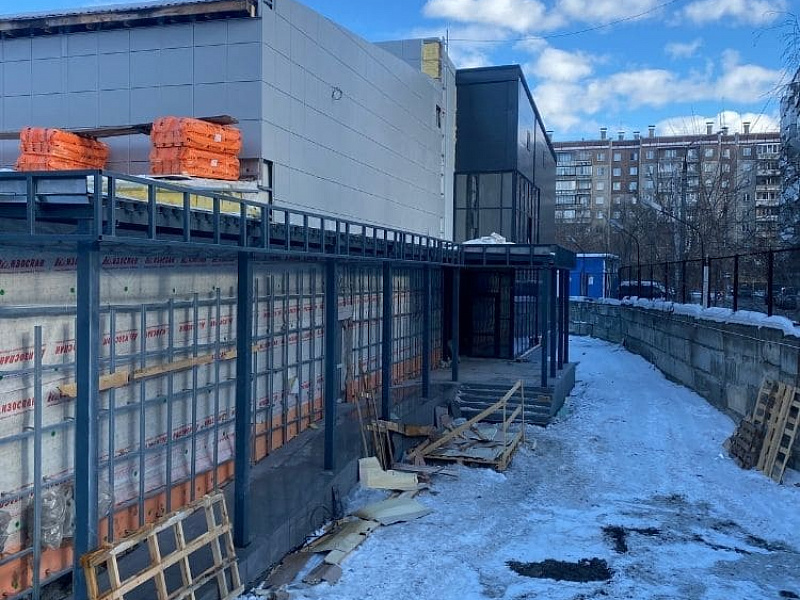 Устройство железобетонного крыльца и пандуса, изготовление и монтаж металлоконструкций входной группы