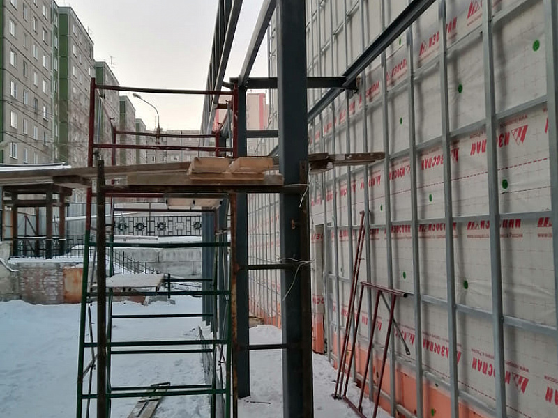 Монтаж металлического каркаса «Крыльца с пандусом» СМР «ТЭПМК», 2021